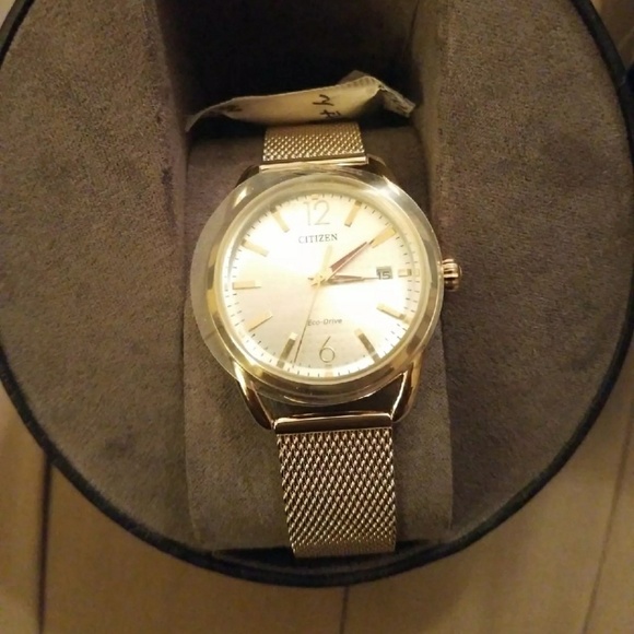 Woman’s CITIZEN Watch Solar Powered - Picture 2 of 4